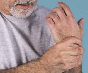 Zespół cieśni nadgarstka: objawy początkowe, leczenie i przyczyny drętwienia rąk